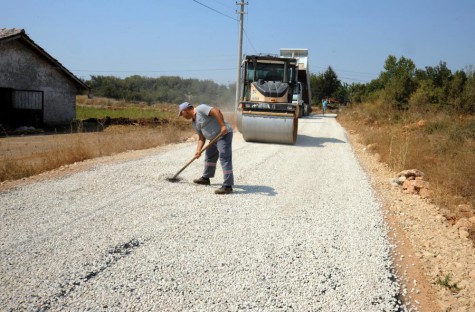 Yeni mahallelerin asfaltları tamamlanıyor
