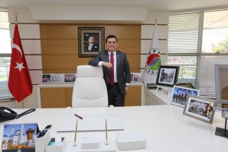Kepez Belediye Başkanı Hakan Tütüncü'nün bayram mesajı