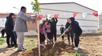 Kepez’den 2 okula 106 ağaç
