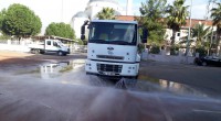 Kepez’in caddeleri baştan aşağıya yıkanıyor