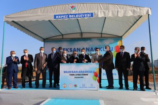 Tütüncü: “Kepez’e 130’dan fazla okul kazandırdık”