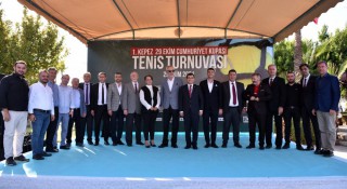 Kepez’de Cumhuriyet Kupası Tenis Turnuvası düzenlendi