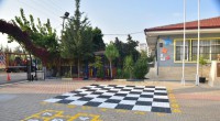 Kepez’de okul bahçeleri oyun alanlarıyla rengarenk