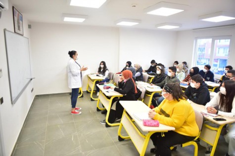 Kepez Belediyesi, gençlere üniversite kapılarını aralıyor