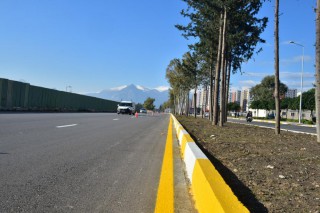 Asfaltlanan yollara bordür ve çizgi çalışması