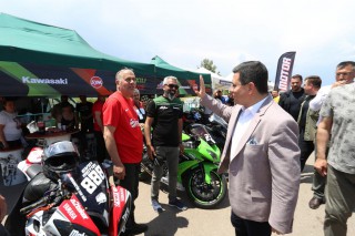 ​Kepez'de Motodrag Yarışı Nefesleri Kesti