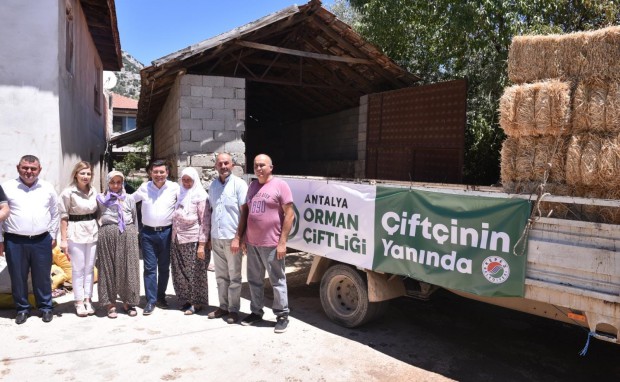Kepez Belediyesi, yine çiftçinin yüzünü güldürdü