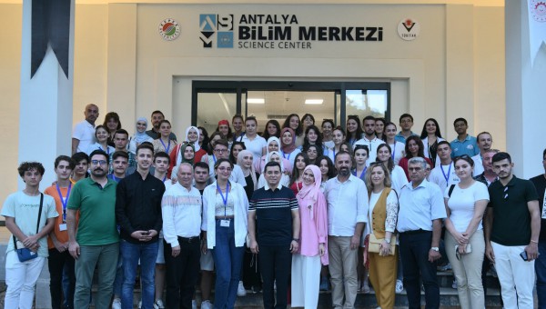 Üsküplü öğrenciler Antalya Bilim Merkezi’nde  