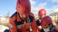 Kepez’in ekipleri deprem bölgesinde canla başla çalışıyor