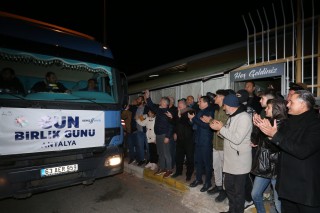 Kepez’den deprem bölgesine her saat başı yardım TIR’ı