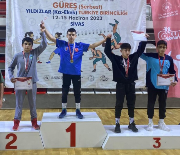 Kepezli güreşçi  Türkiye şampiyonu