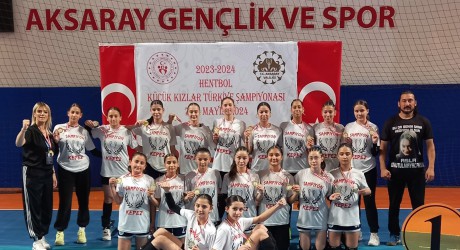 Kepez’in kızları namağlup şampiyon