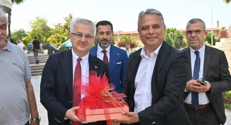 Başkan Uysal, Kepez Belediyesi’ni ziyaret etti