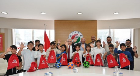 Başkan Kocagöz’e, çocuklardan spor sahası teşekkürü