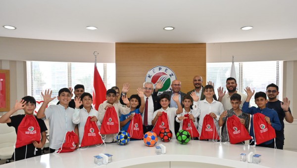 Başkan Kocagöz’e, çocuklardan spor sahası teşekkürü 