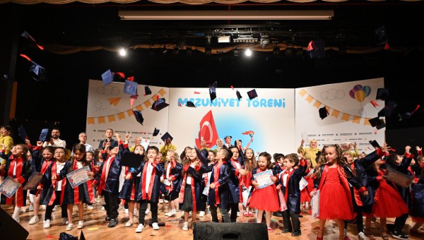 Kepez’in kreşlerinde mezuniyet coşkusu 