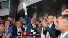 Kepez’de bayram; Mesut Kocagöz’e tahliye