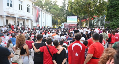 Kepez’de milli maç heyecanı