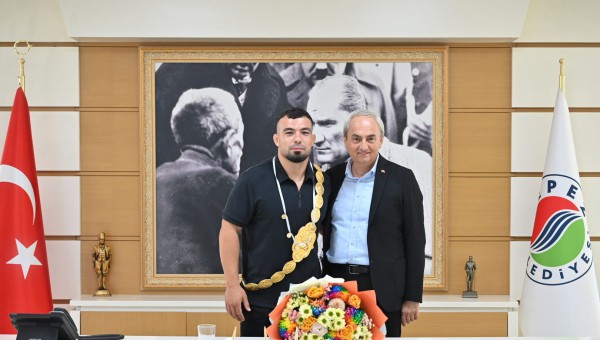 Kırkpınar Başpehlivanı Zeybek’ten, Başkan Kocagöz’e ziyaret 