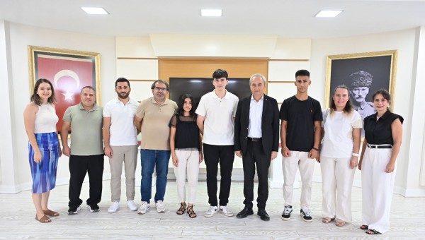Başkan Kocagöz’den başarılı öğrencilere burs müjdesi ! 