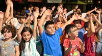 Kocagöz’den Kepez’in çocuklarına palyaço sürprizi