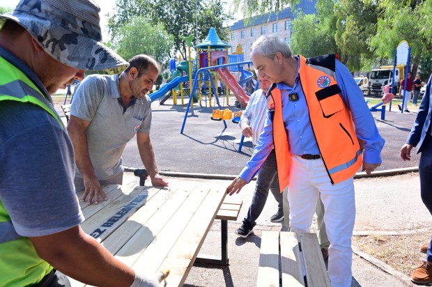 Kepez’de Parklar yenileniyor