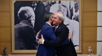 CHP Lideri Özel, Kepez’de şeref defterini imzaladı