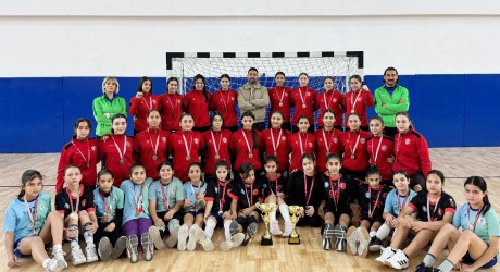 Kepez’in hentbol yıldızları şampiyon oldu