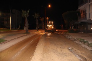 Kepez gece de çalışıyor, mahallelere konfor geliyor