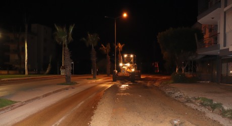 Kepez gece de çalışıyor, mahallelere konfor geliyor
