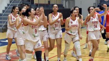 Kepez’in kızları eze eze yendi