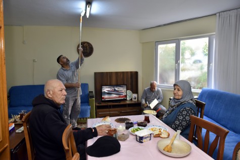 Kepez Belediyesi, yangın mağduru çiftin evini yeniledi