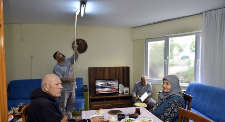 Kepez Belediyesi, yangın mağduru çiftin evini yeniledi