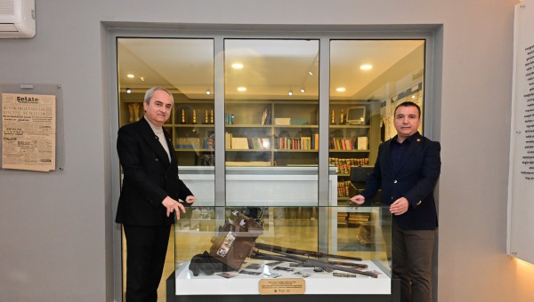 Kocagöz’den Tarihi Fotoğraf Makinesi AGC Galerisine 