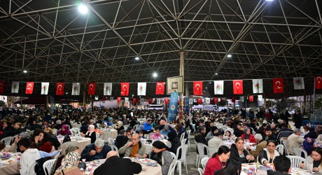 Kepez’de oruçlar açıldı, lokmalar paylaşıldı