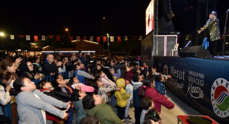 Kepez’de Ramazan coşkusu: Çocuklara sihir, büyüklere konser