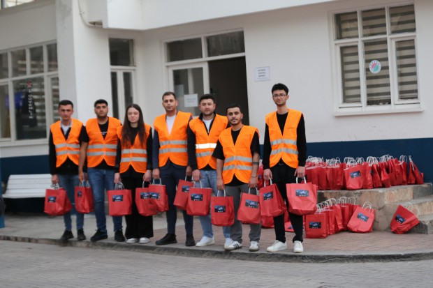 Kepez’den trafikteki vatandaşlara iftariyelik ikramı