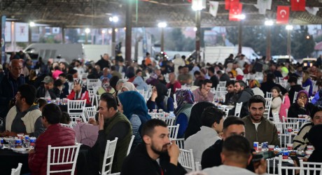 Kepez, vatandaşlarını Habipler Mahallesi’ndeki iftarda buluşturdu