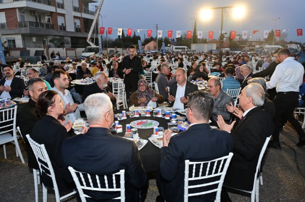 Kepez’in 4 mahallesi iftar sofralarında buluştu