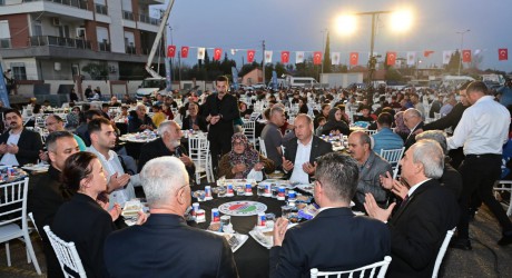 Kepez’in 4 mahallesi iftar sofralarında buluştu