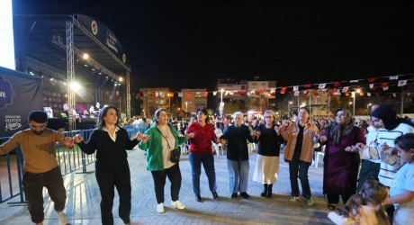 Kepez Kent Meydanı’nda hemşehri dernekleriyle coşkulu Ramazan