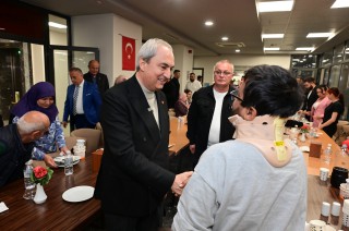 Kocagöz, Hasta Yakınları Konukevi iftarına katıldı