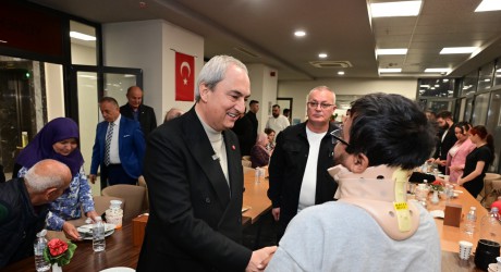 Kocagöz, Hasta Yakınları Konukevi iftarına katıldı
