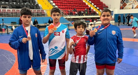 Kepez’in güreşçileri birinci oldu