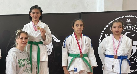 Kepezli Yılmaz’dan altın madalya