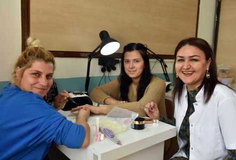 AKMEK’te güzellik uzmanı yetişiyor