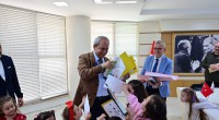 Kocagöz, çocuklarla bayramlaştı