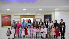 Kocagöz, çocuklarla bayramlaştı