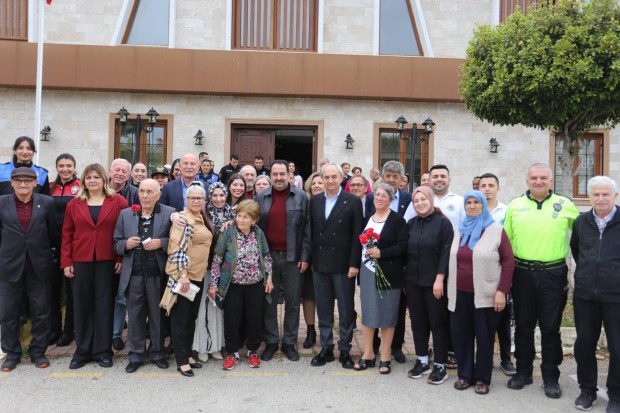 Kepez’in Huzurevi’ne bayram ziyareti