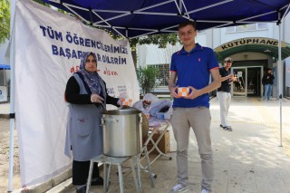Kepez’den sınav haftasında öğrencilere sıcak çorba